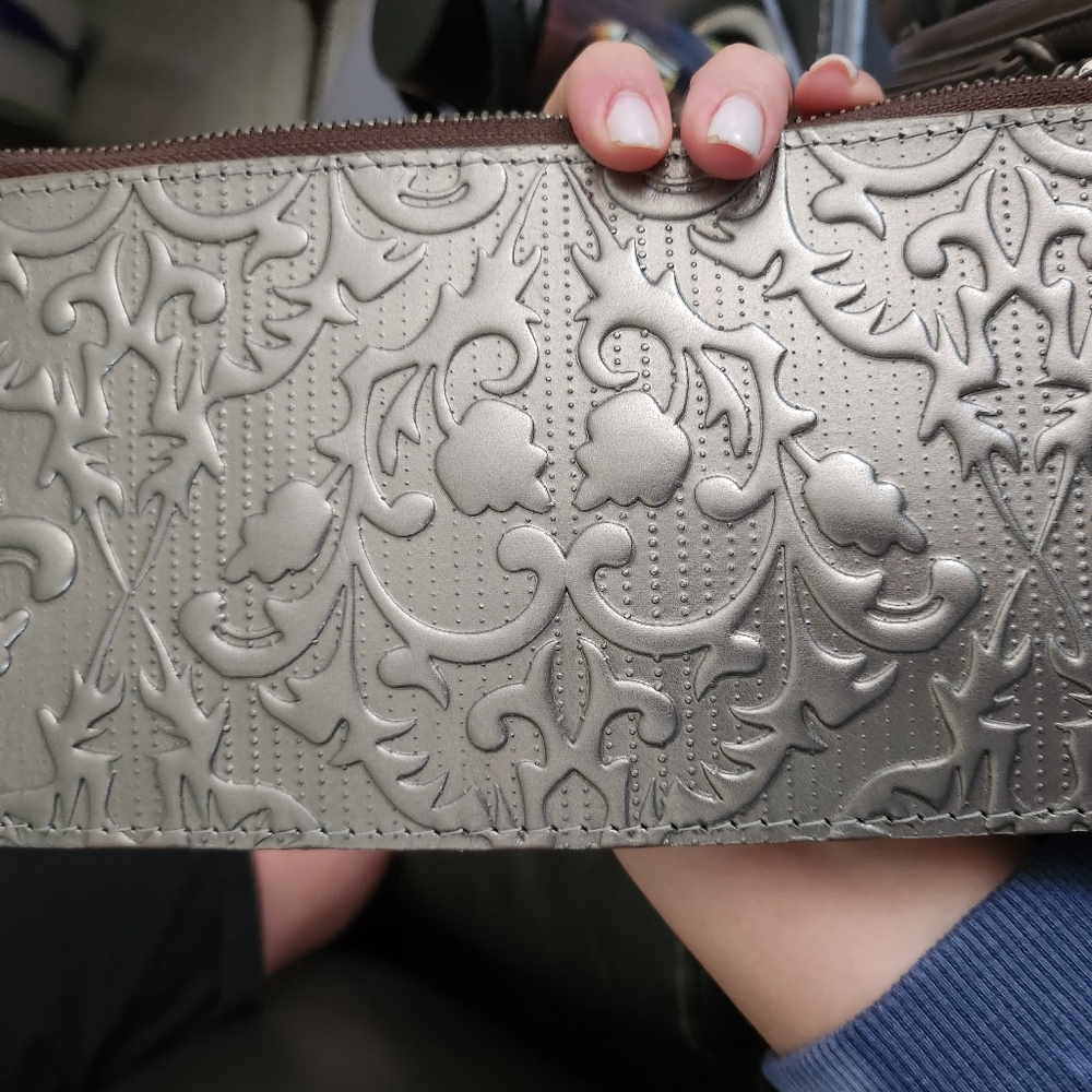 Patricia Nash Pewter Silver Tooled Leather Wristlet Clutch Wallet